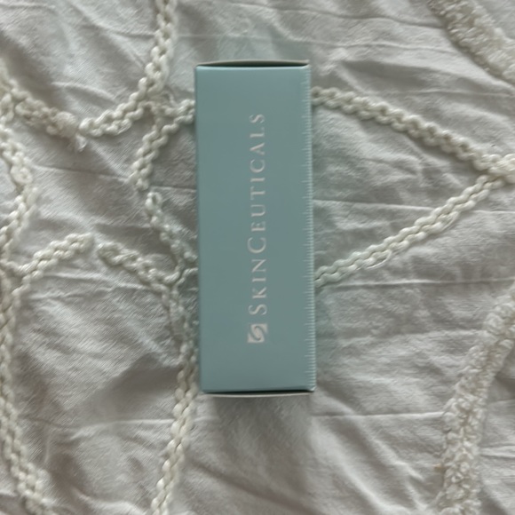 Skinceuticals Discoloration Defense - Picture 2 of 6